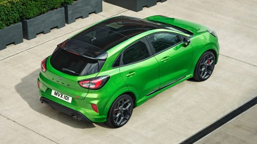 Carrozzeria in colorazione Mean Green con tetto panoramico
