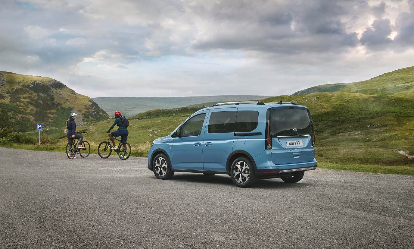 Ford presenta il nuovo Tourneo Connect, multi-activity vehicle, spazioso e versatile per il lavoro e per il divertimento di tutta la famiglia