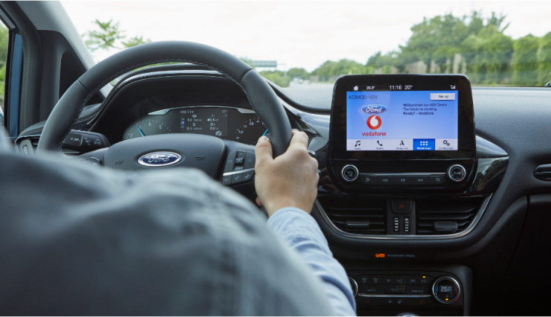 Connected cars: Ford e Vodafone sviluppano una tecnologia per semplificare la ricerca del parcheggio